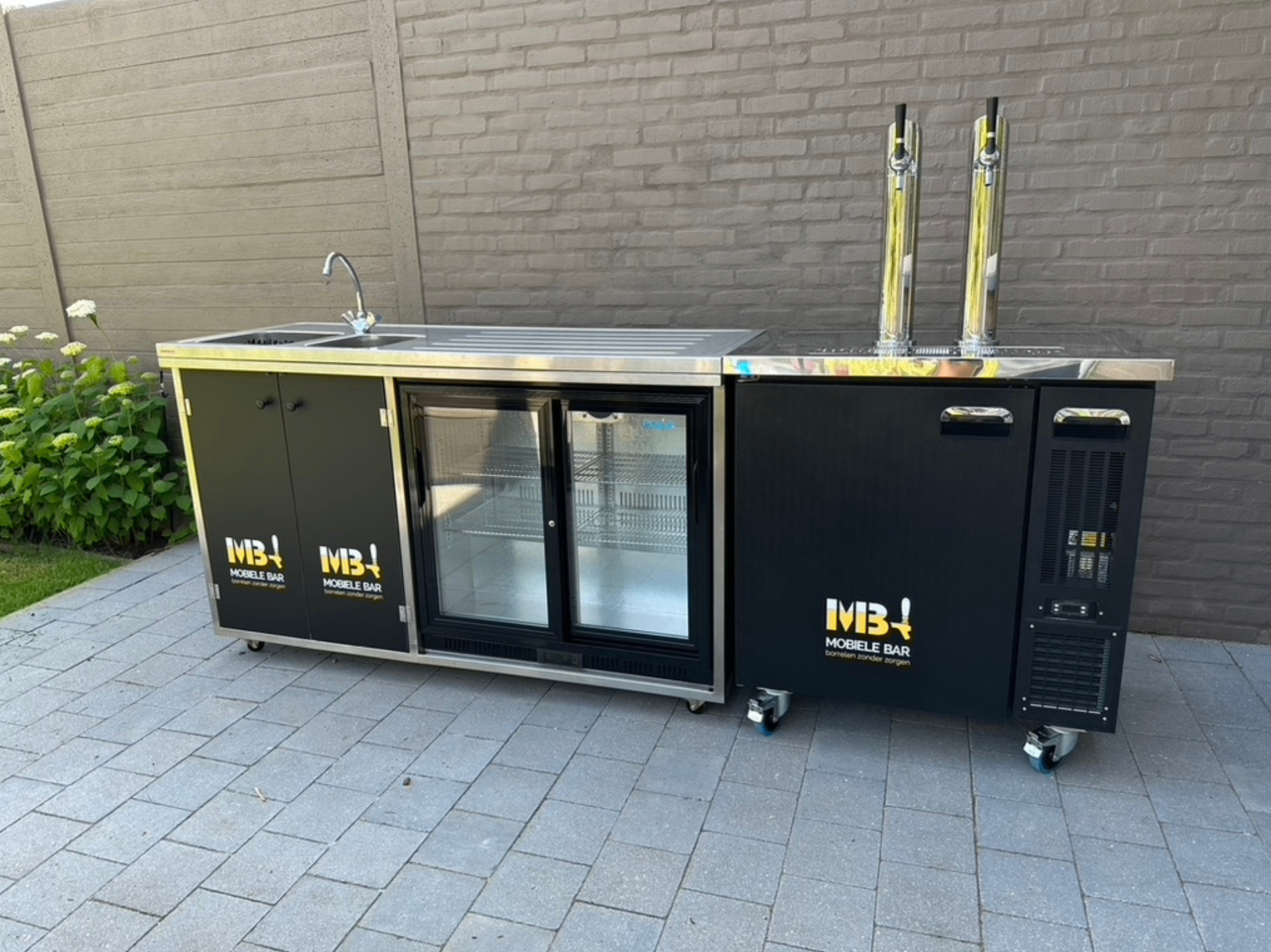 BarGrande — volledige bar op maat met spoelbak, dubbele schuifdeurkoeling en dubbele tap
